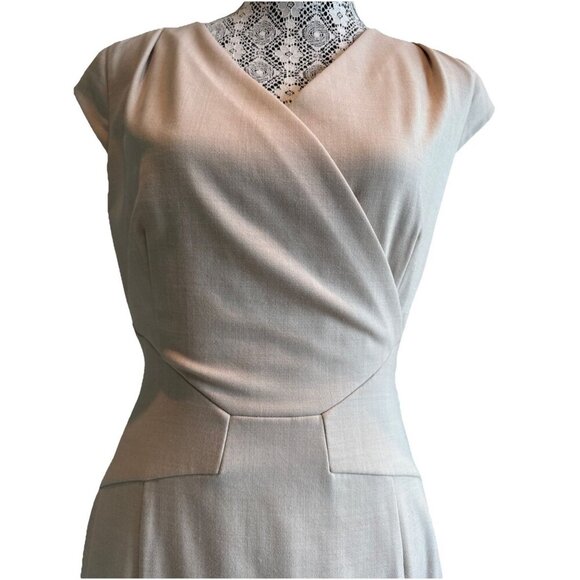 Guess By Marciano Cream Dress Size 8 41% Wool Fine Lines Structured Silhouette - Picture 2 of 14